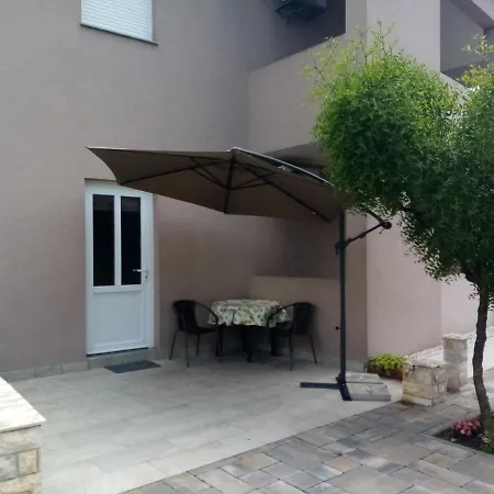 Lara Apartment