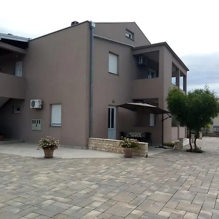 Lara Apartment