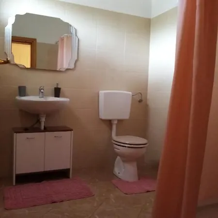 Lara Apartment *