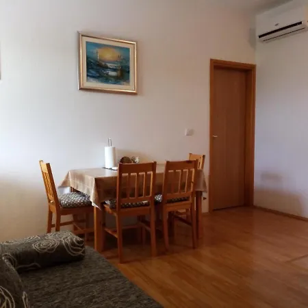 Apartment Lara